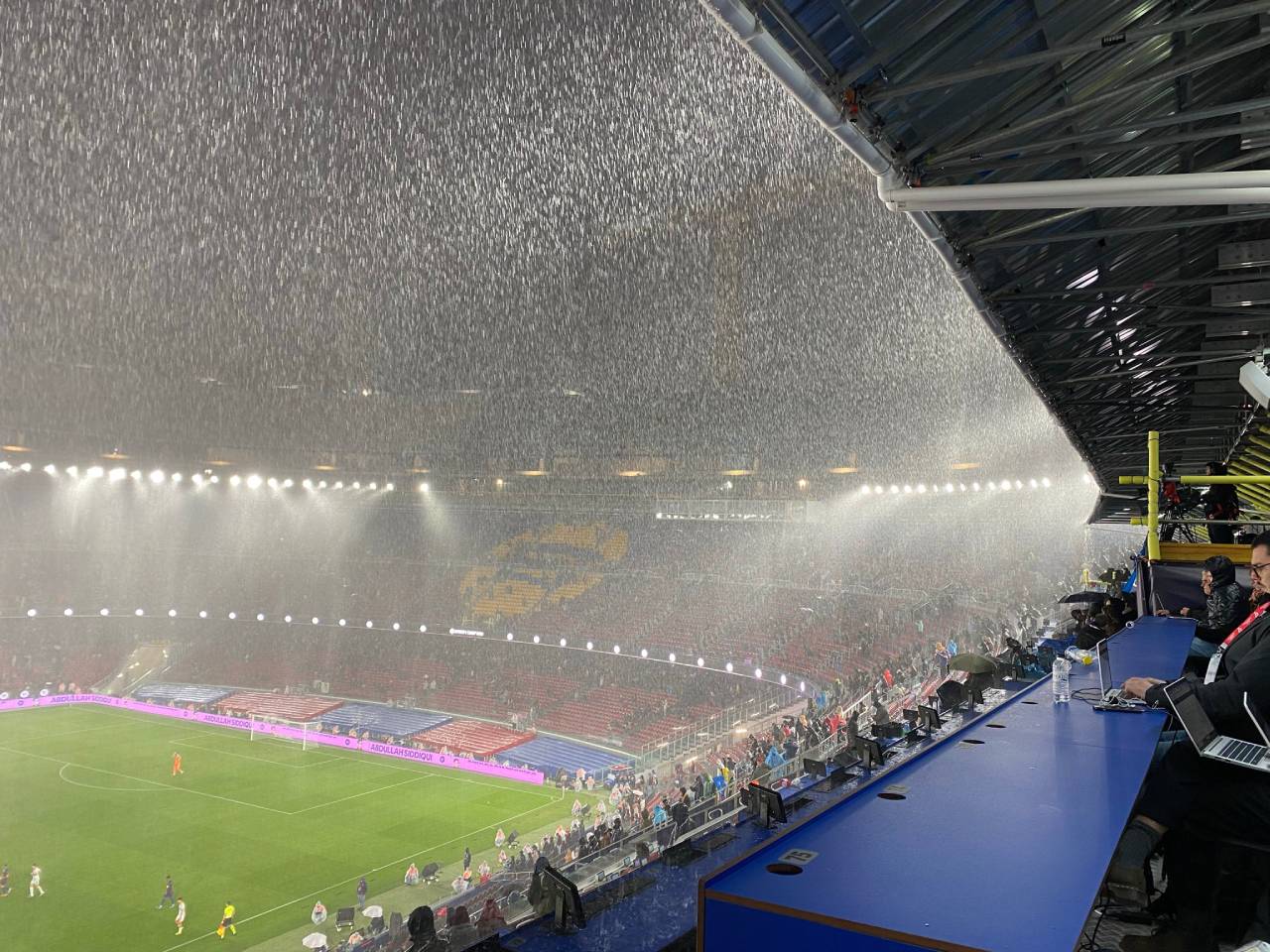 Stadion Camp Nou Bocor Saat Barcelona Gasak Oviedo