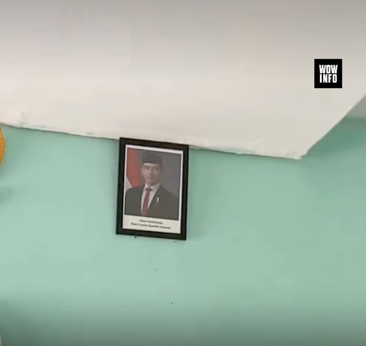 Plafon Kelas Nyaris Ambruk Tertahan Foto Wapres, Netizen: Untung Ada Mas Gibran