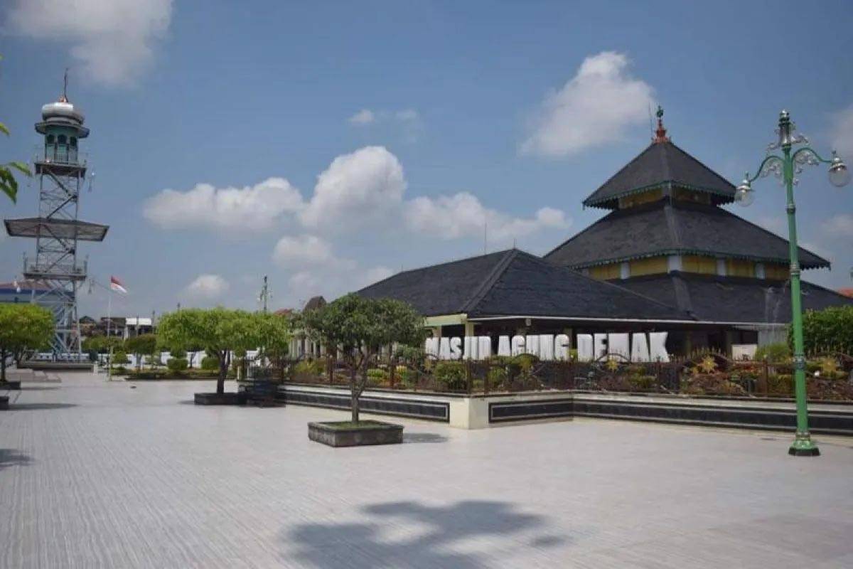 Rekomendasi Wisata Religi di Jawa Tengah, Mengagumi Keunikan Masjid Agung Demak