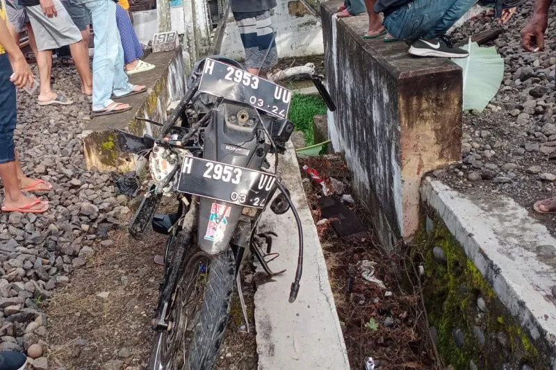 Innalillahi! Terobos Palang Pintu, 2 Pelajar SMP Di Kendal Tewas ...