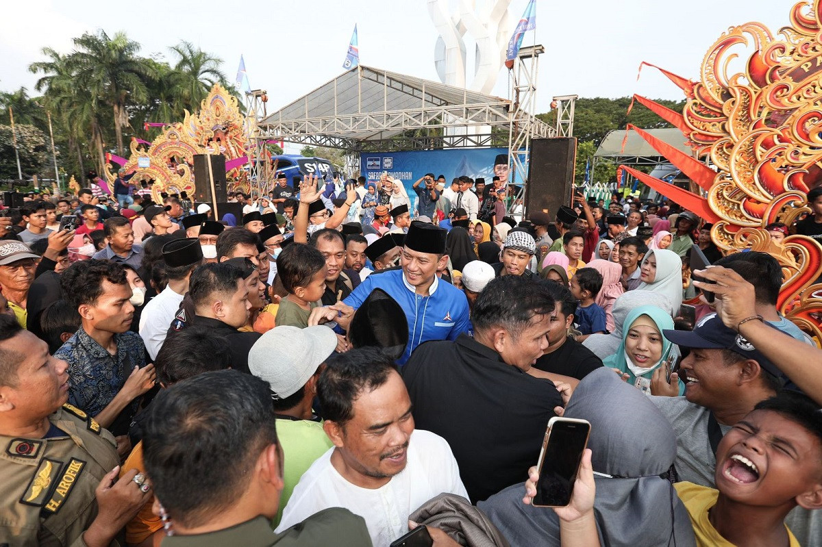 AHY Ngabuburit Di Alun-Alun Arek Lancor Pamekasan - GenPI.co JATIM