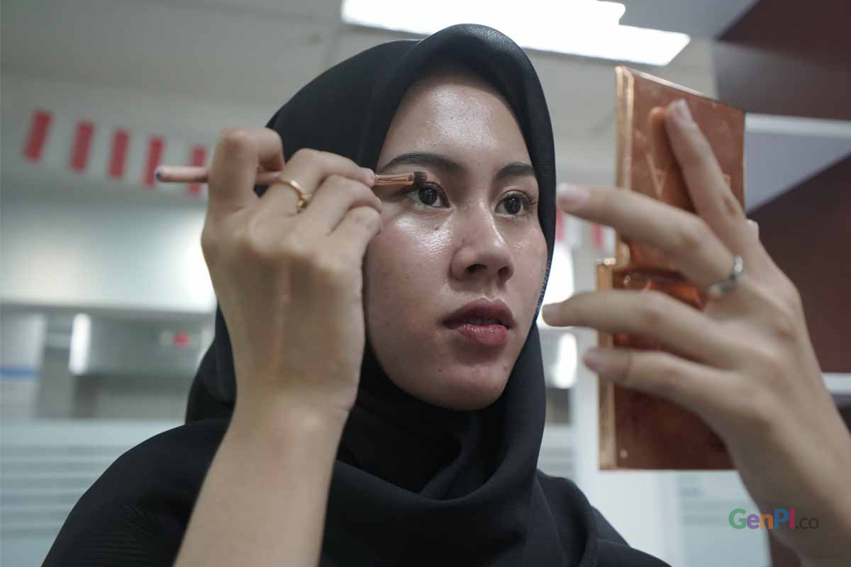 Tips Makeup Tahan Lama Wajah Glowing Seharian Jatim