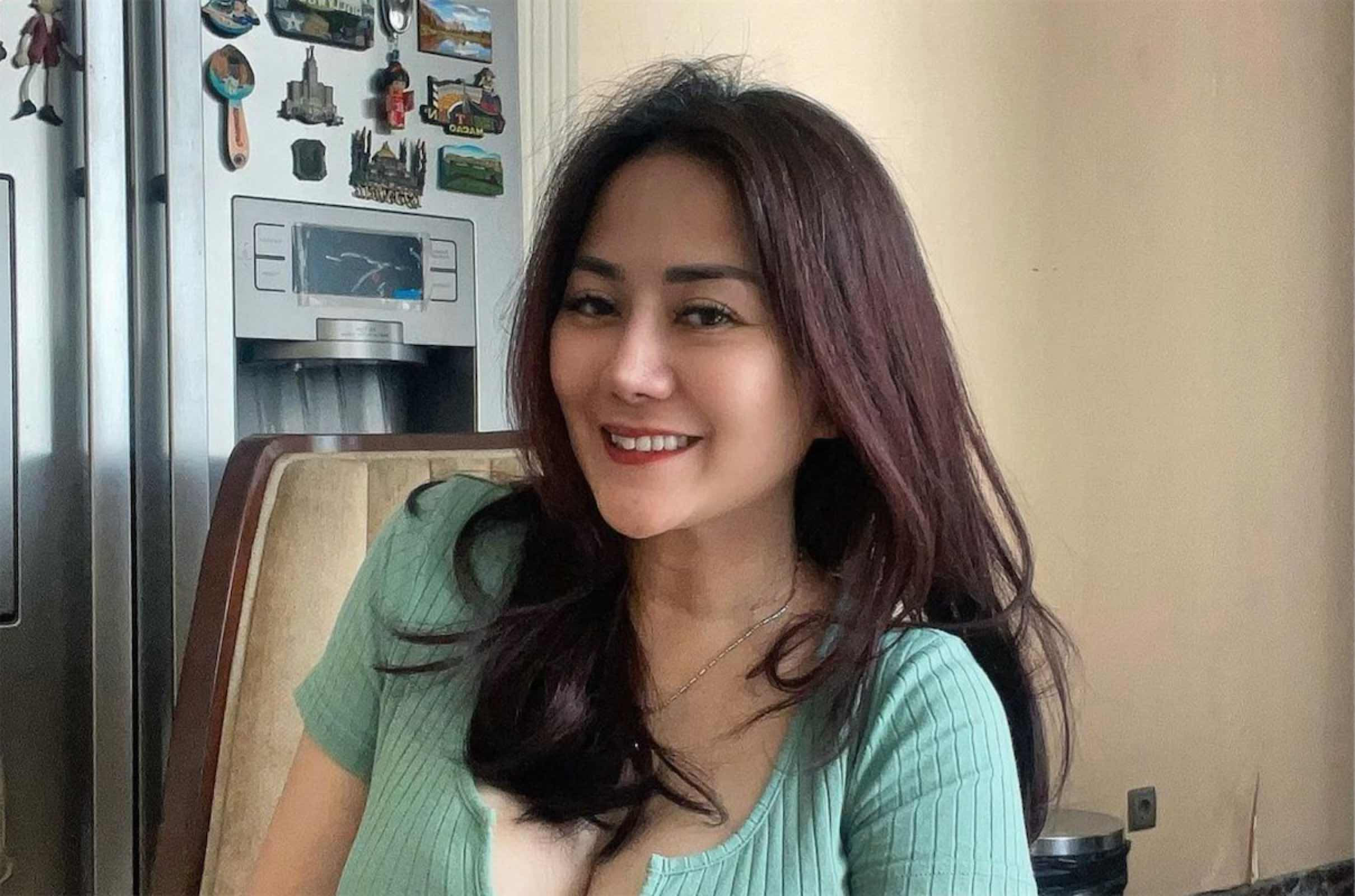 Chiintyaaa. di instagram "godbyee 💙" wanita terseksi, wanita cantik