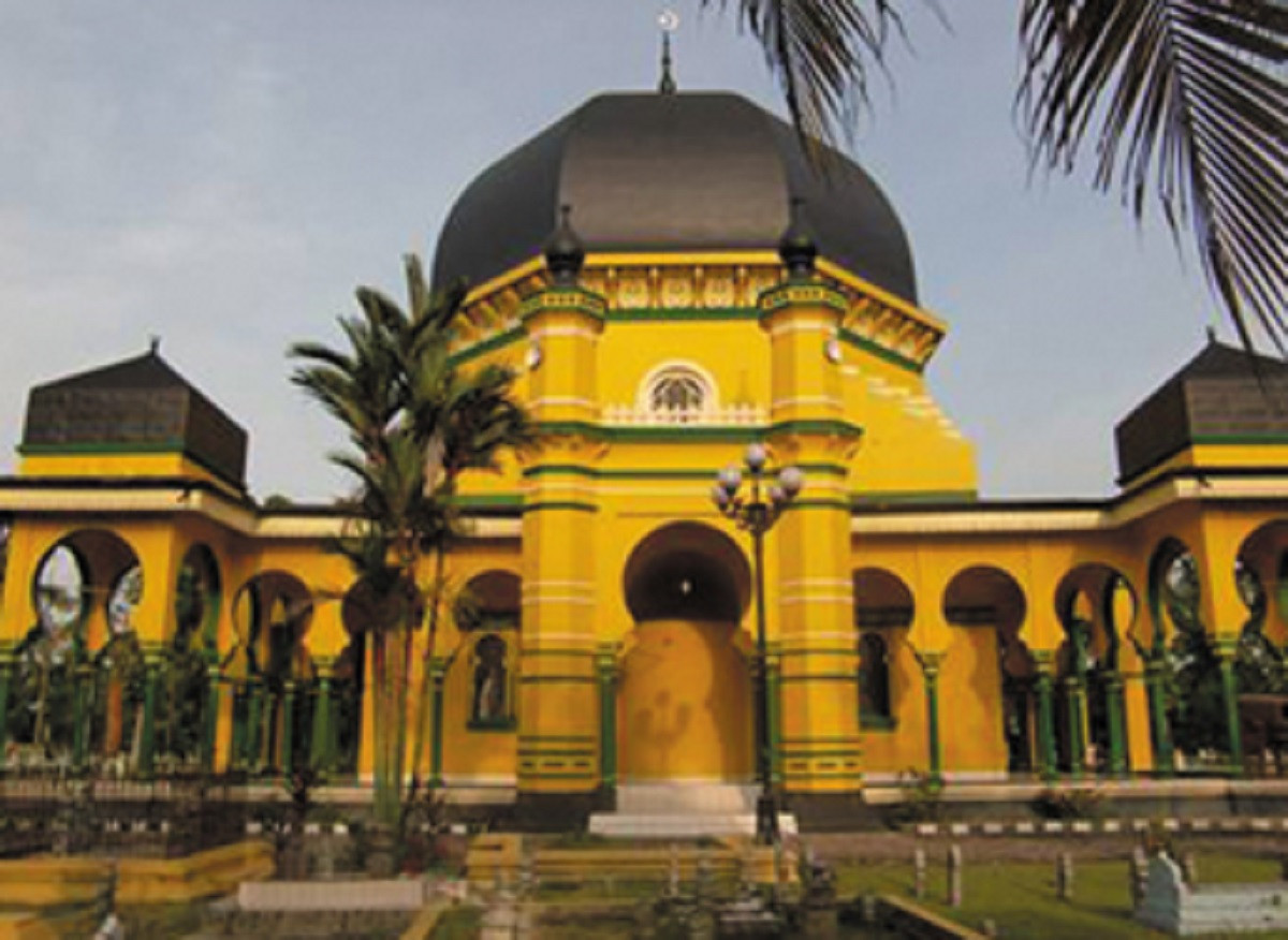 Желтая мечеть. Мечеть Османие в Индонезии фото и описание.